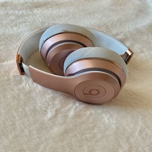 Rose Gold Beats Solo3 Wireless